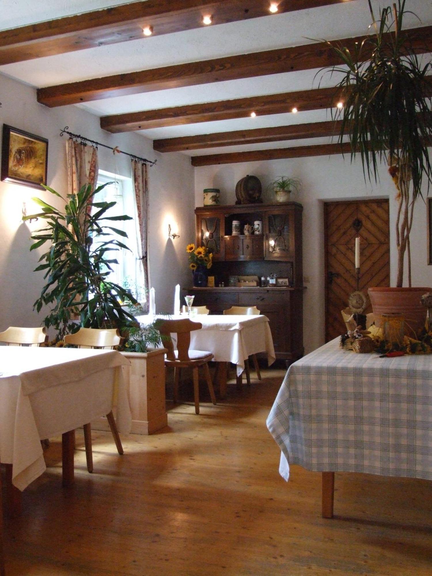Gasthof Zum Hirsch Нойкирх Экстерьер фото